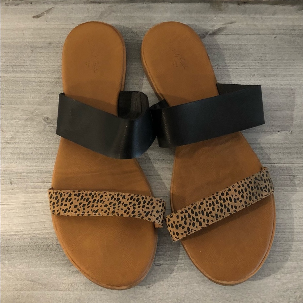 Universal Thread Black and Leopard Print Sandals